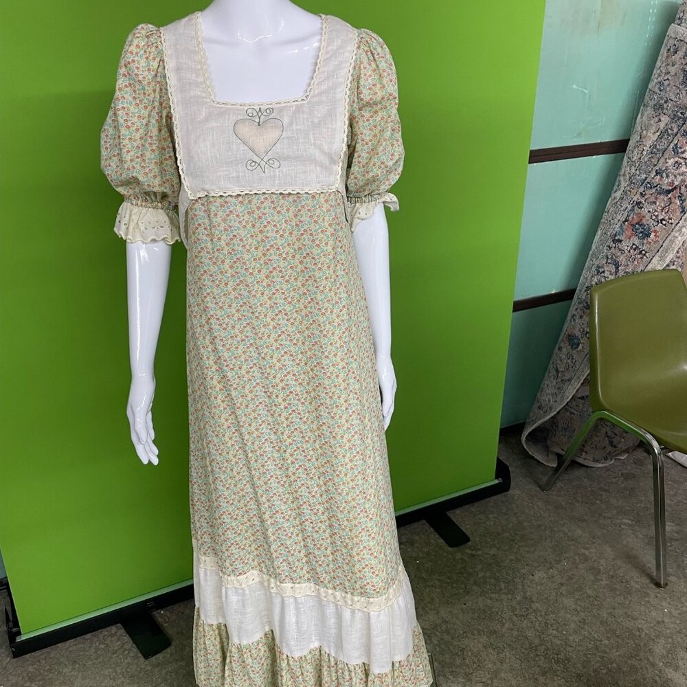 Trivia By Charm Of Hollywood Vintage Beige Ruffled Women's Dress Size 2